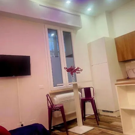 شقة Mini White سْكانديتْشي